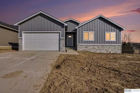 7706 S 33 Ave, Bellevue, NE 68147