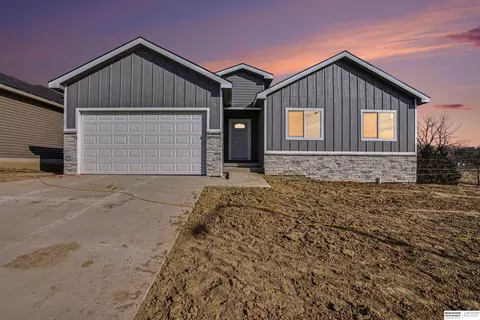 7611 S 33 Ave, Bellevue, NE 68147