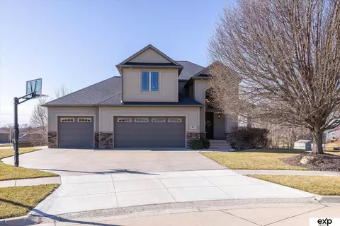 907 Ridge Road Pl, Hickman, NE 68372