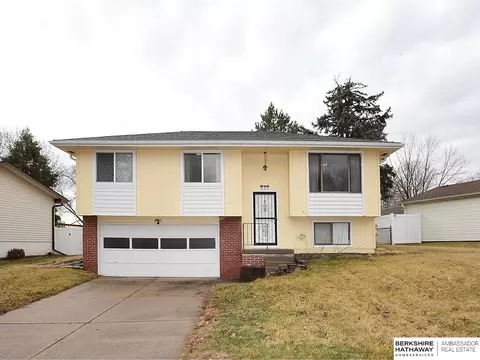 421 Sante Fe Trl, Lincoln, NE 68521