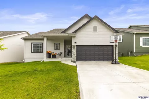 7717 N 108th St, Omaha, NE 68142