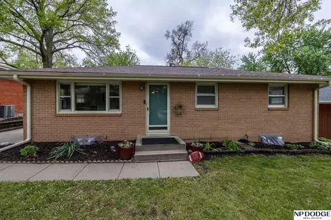 2731 S 41st St, Lincoln, NE 68506