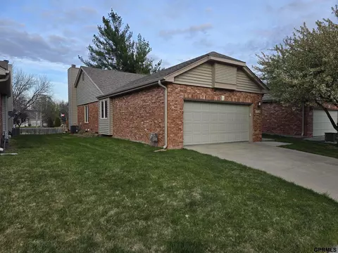 5820 Brittany Pl, Lincoln, NE 68516
