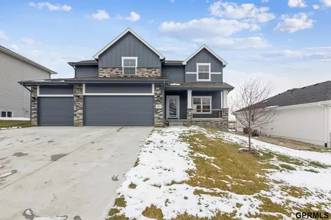 17012 Abigail St, Bennington, NE 68007