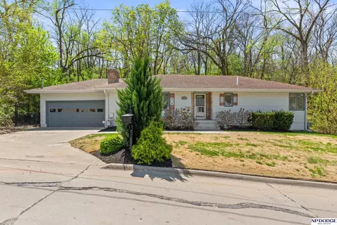219 Elmwood Dr, Council Bluffs, IA 51503