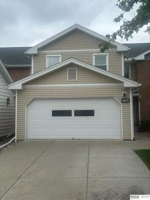 6803 Summerset Ct, Lincoln, NE 68516