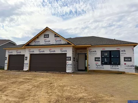 5016 Lawnwood Dr, Papillion, NE 68133