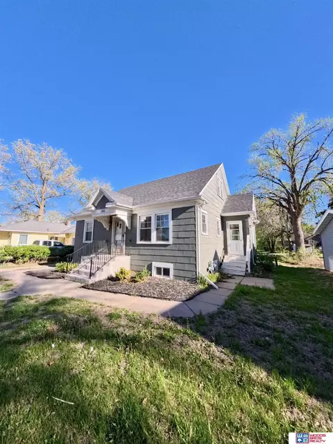 Exterior - 105 E 7th St, Stromsburg, NE 68666 photo 5 of 6