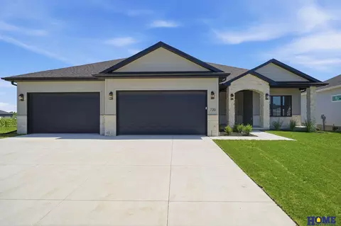 720 Regiment Rd, Lincoln, NE 68527
