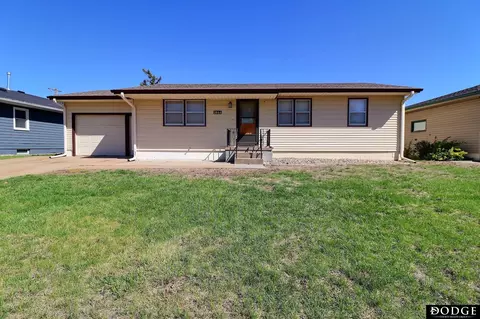 1844 Austin Ln, Fremont, NE 68025