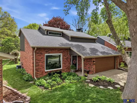 7223 Shamrock Ct, Lincoln, NE 68506
