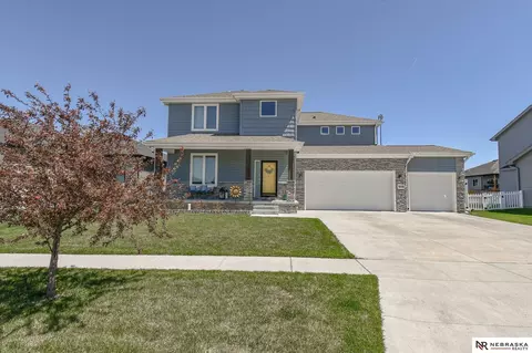 8726 S 82nd St, Lincoln, NE 68521