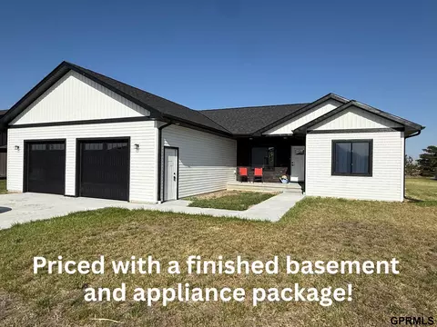 367 N 19th St, Geneva, NE 68361
