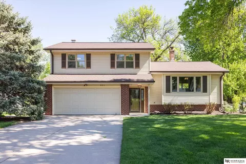 931 Fawn Pkwy, Omaha, NE 68154