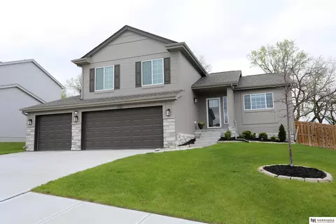 5502 Sheridan Rd, Papillion, NE 68133