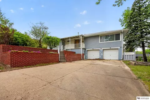 1206 Skyview Dr, Bellevue, NE 68005