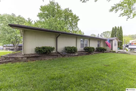 8301 Auburn Rd, Plattsmouth, NE 68048