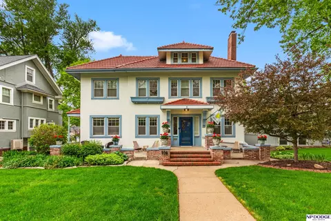 106 S 53rd St, Omaha, NE 68132