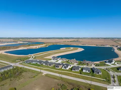 2812 Bryan Shore Dr, Fremont, NE 68025