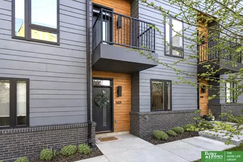 5321 Elmwood Plz, Omaha, NE 68106