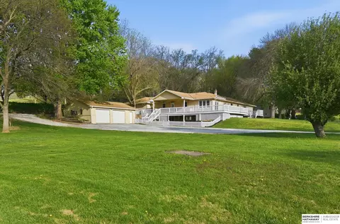228 Hubbard Rd, Council Bluffs, IA 51503