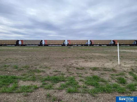 541 Railroad St, Hallam, NE 68368