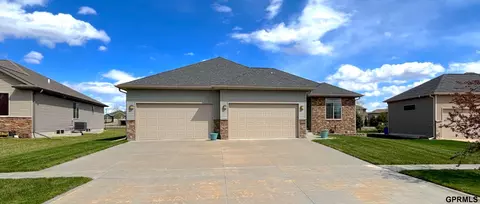 1240 N 97th St, Lincoln, NE 68505