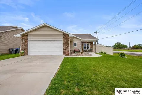 2304 S 19th St, Council Bluffs, IA 51501