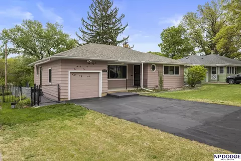 2115 S 38 St, Omaha, NE 68105