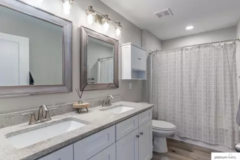 Bath - 23210 Agee Cir, Waterloo, NE 68069 photo 4 of 5