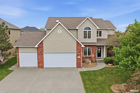 9624 Saint Clement Cir, Lincoln, NE 68526