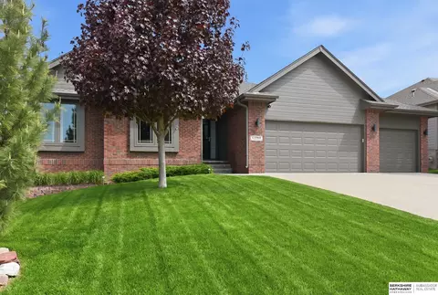15960 Taylor St, Omaha, NE 68116