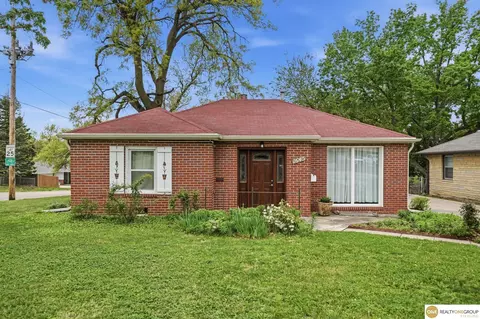 1645 48th St, Lincoln, NE 68506