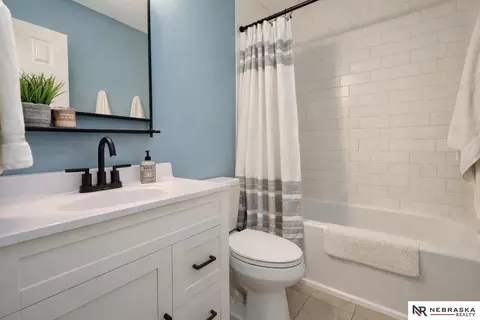 Bath - 455 Eagle Dr, Eagle, NE 68347 photo 1 of 2