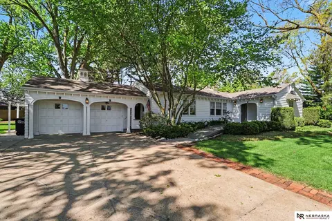 7809 Hickory Cir, Omaha, NE 68124