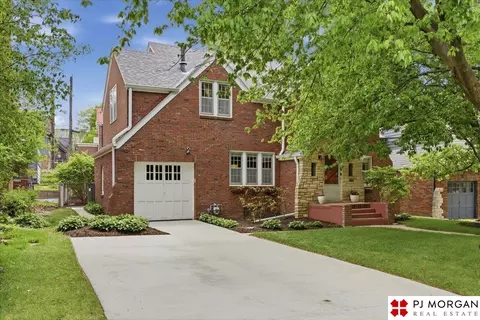 2515 Country Club Ave, Omaha, NE 68104