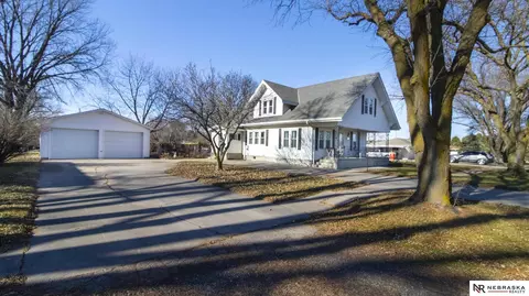 513 Broad St, Jansen, NE 68377