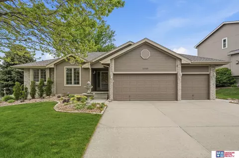 21780 Ponderosa Dr, Gretna, NE 68028
