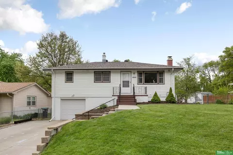 10934 Prairie Village Dr, Omaha, NE 68124