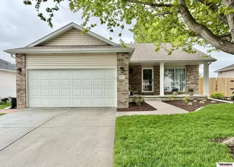 1420 SW 36th St, Lincoln, NE 68522