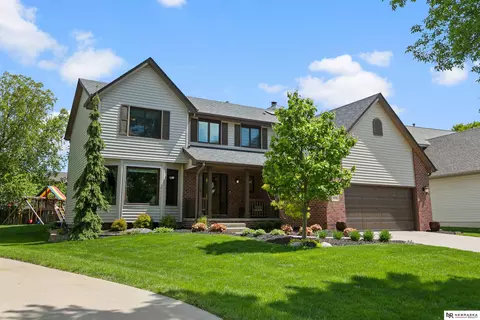 4718 Birch Creek Dr, Lincoln, NE 68516