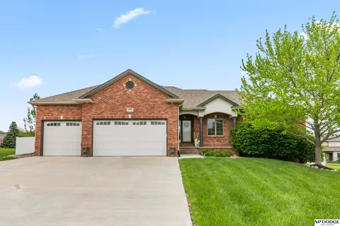 19314 Spaulding Cir, Elkhorn, NE 68022