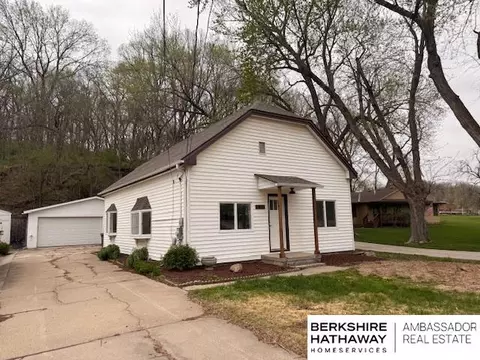1822 N Broadway St, Council Bluffs, IA 51503