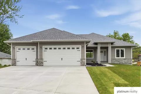 17214 Chalet Dr, Bellevue, NE 68123