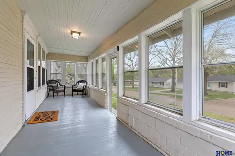 Exterior - 728 N 3rd St, Seward, NE 68434 photo 2 of 4