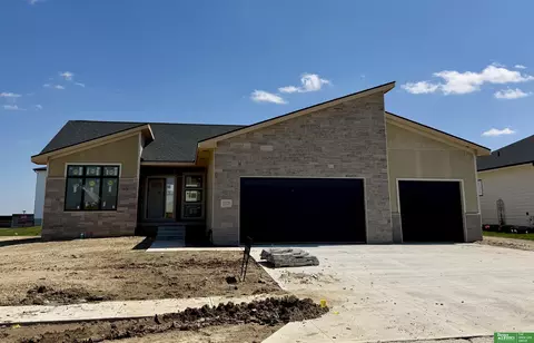 12359 Lake Vista Dr, Papillion, NE 68046