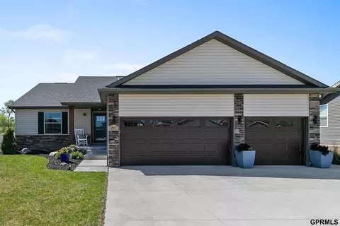 1617 NW 54th Ct, Lincoln, NE 68528