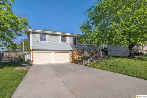 8308 S 49th St, Omaha, NE 68157