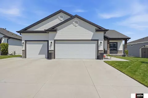 766 W Panorama Dr, Lincoln, NE 68523