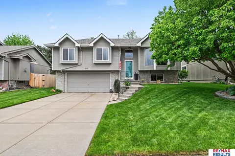 802 Cedar View Cir, Bellevue, NE 68123